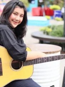 ​吉他调弦距(吉他调弦距需要松弦吗)